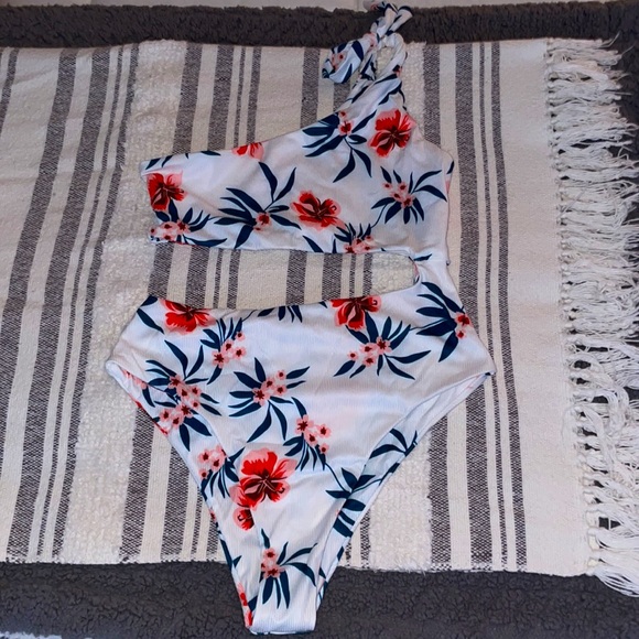 Zaful swim suit - Picture 2 of 5